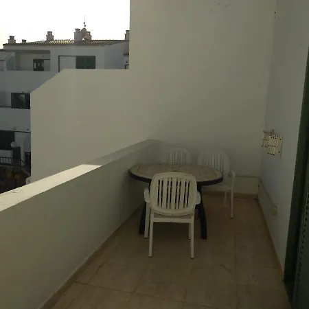 2-bedroom In Alondras Park Apartment *